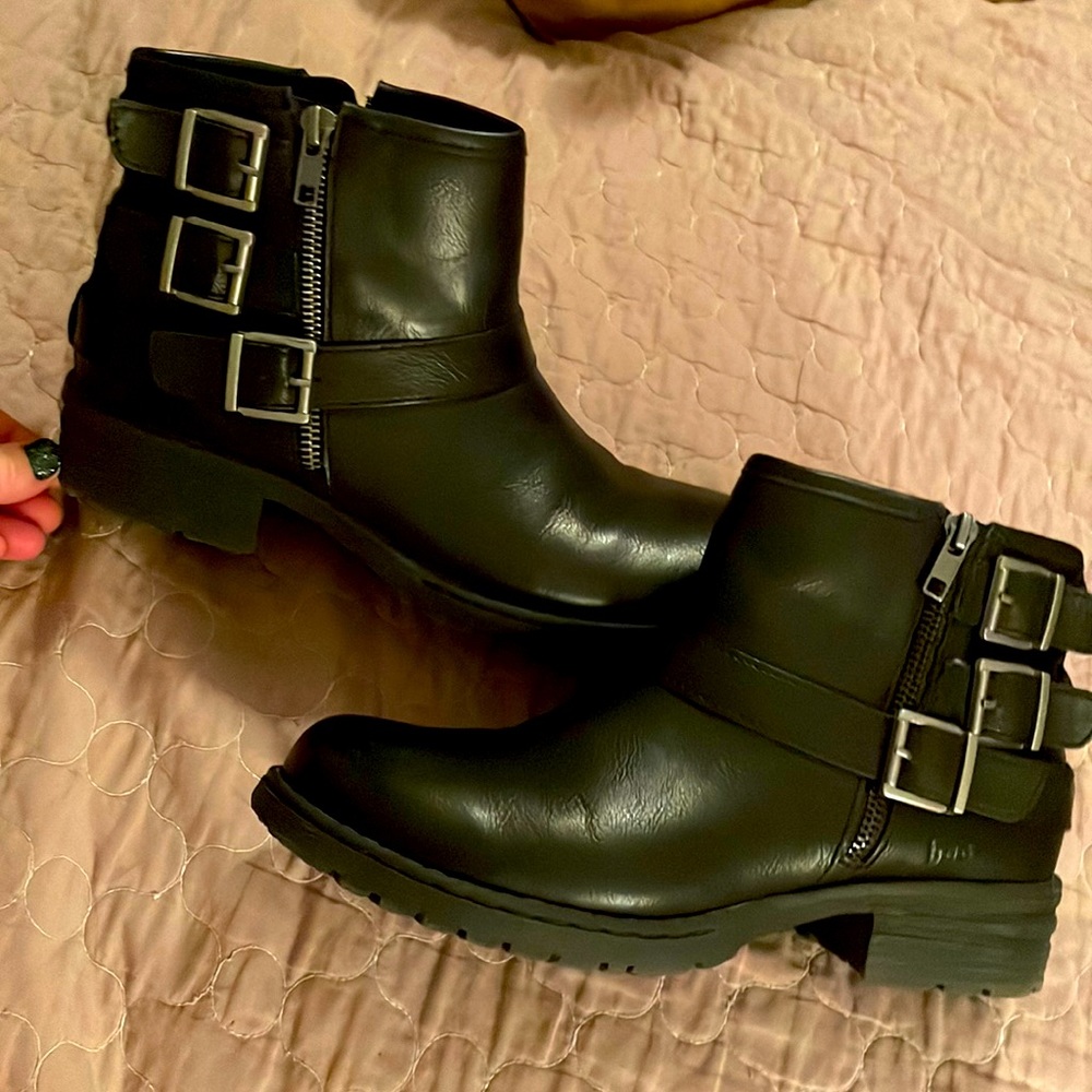 Short boots